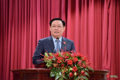 Chủ tịch Quốc hội Vương Đình Huệ thăm Công ty Star Telecom (Unitel)